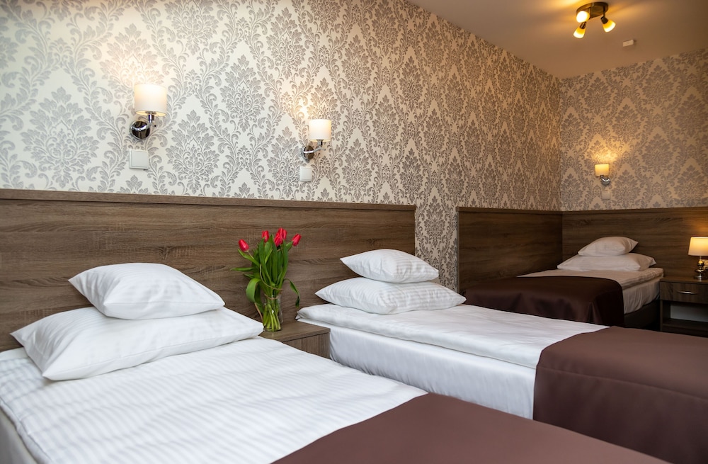 Hotel Maximum — Hotel rooms in Krakow, Lesser Poland