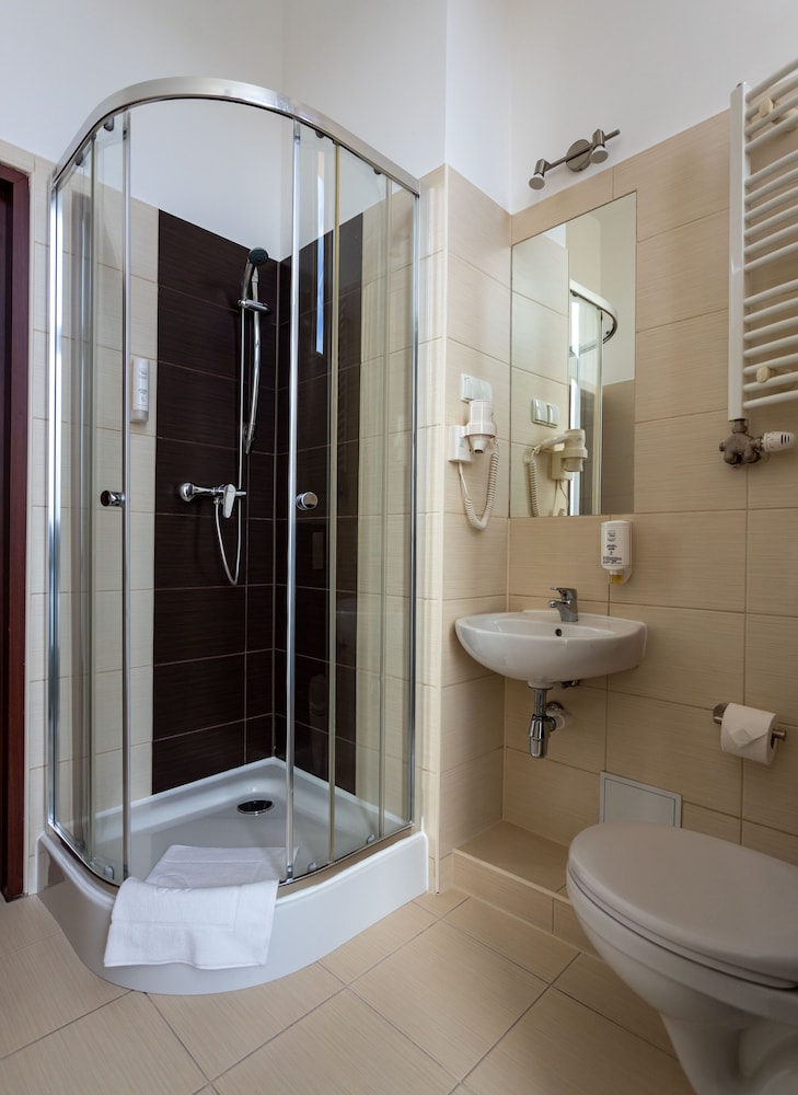Hotel Maximum — Hotel rooms in Krakow, Lesser Poland
