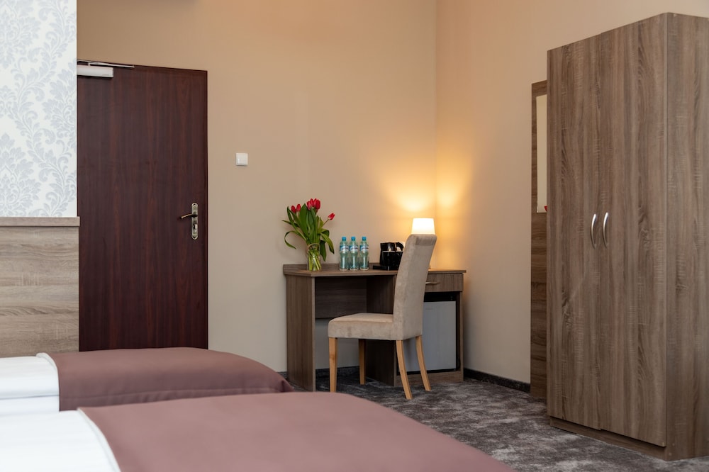 Hotel Maximum — Hotel rooms in Krakow, Lesser Poland