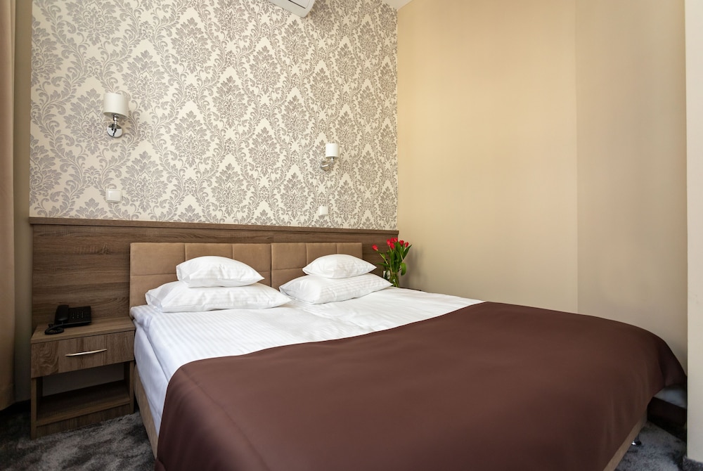 Hotel Maximum — Hotel rooms in Krakow, Lesser Poland