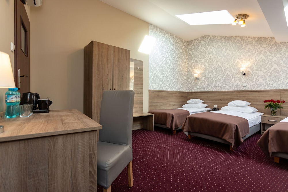 Hotel Maximum — Hotel rooms in Krakow, Lesser Poland