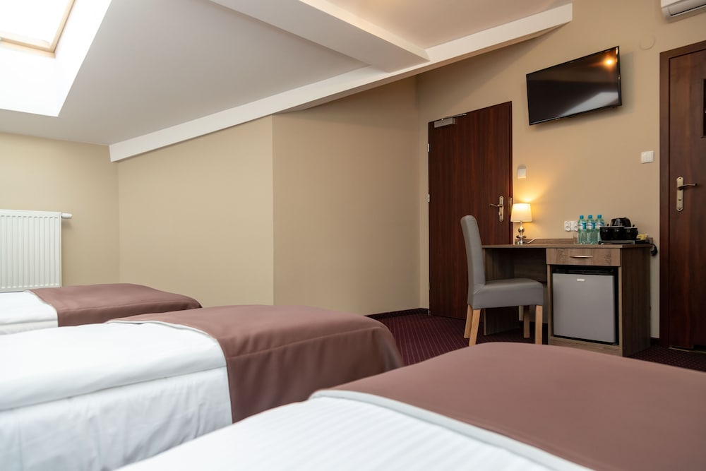Hotel Maximum — Hotel rooms in Krakow, Lesser Poland