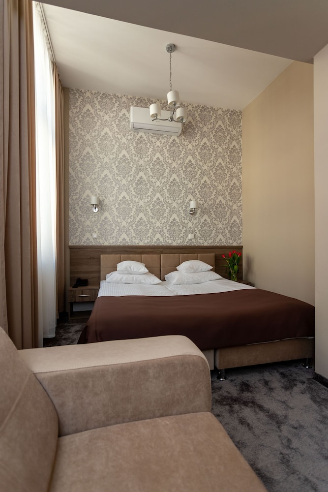 Hotel Maximum — Hotel rooms in Krakow, Lesser Poland