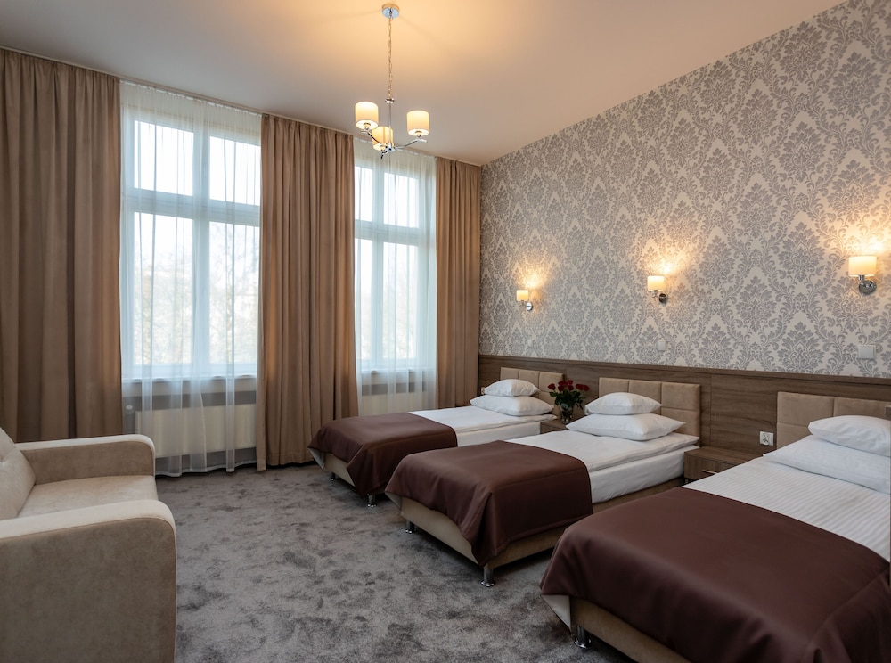 Hotel Maximum — Hotel rooms in Krakow, Lesser Poland
