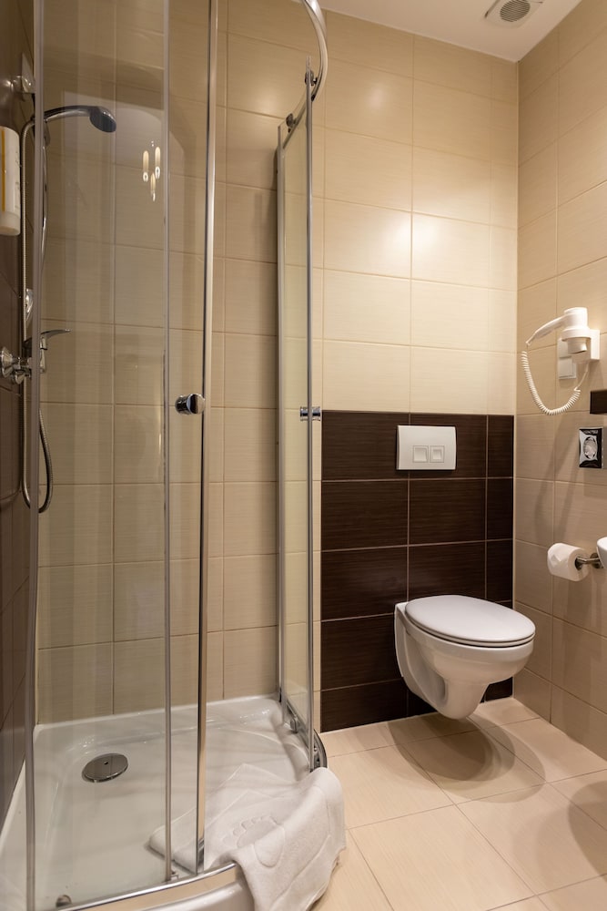 Hotel Maximum — Hotel rooms in Krakow, Lesser Poland