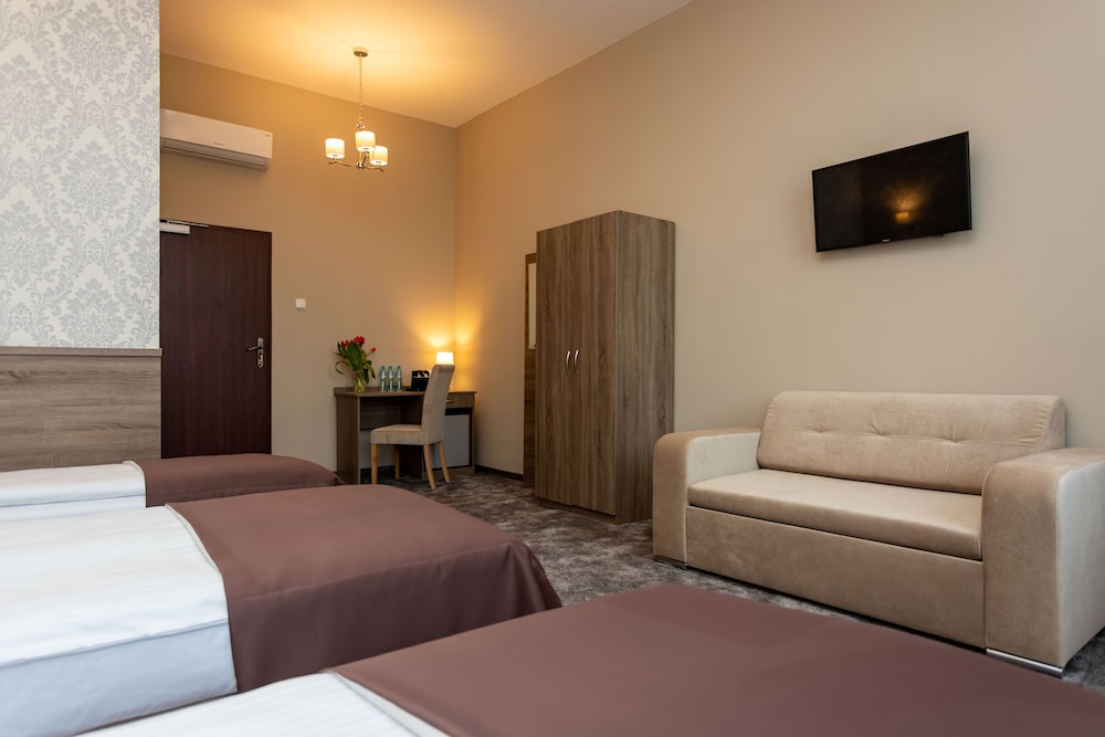 Hotel Maximum — Hotel rooms in Krakow, Lesser Poland
