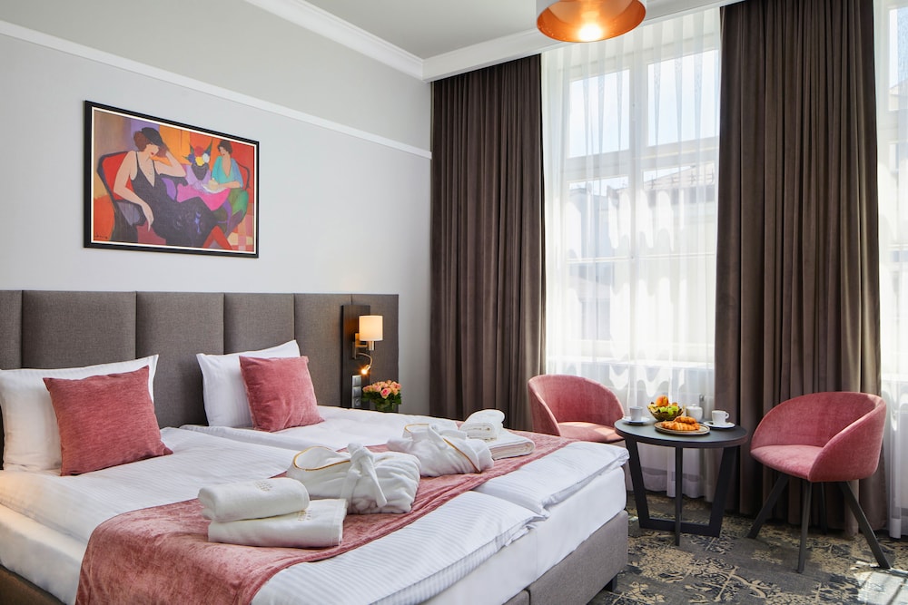 Hotel Estera — Hotel rooms in Krakow, Lesser Poland