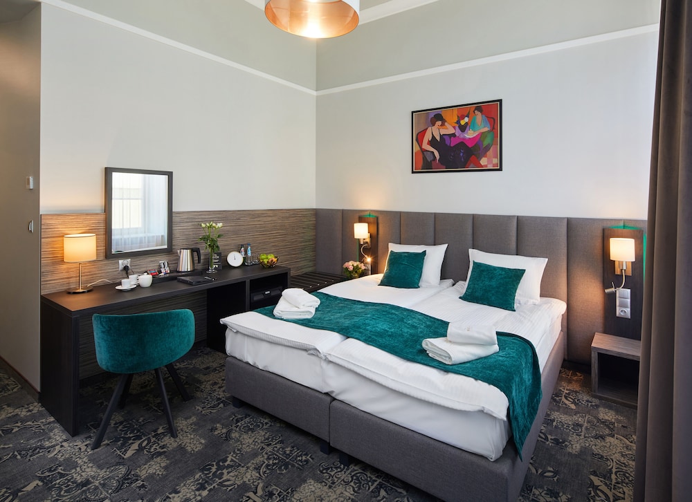 Hotel Estera — Hotel rooms in Krakow, Lesser Poland