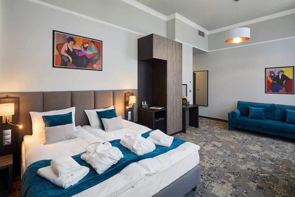 Hotel Estera — Hotel rooms in Krakow, Lesser Poland