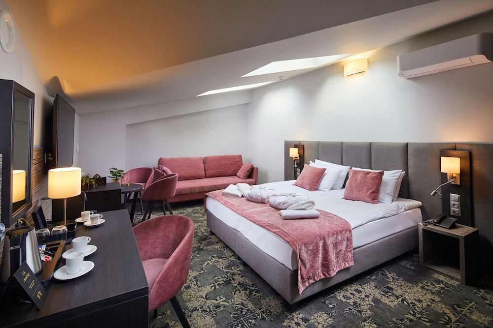 Hotel Estera — Hotel rooms in Krakow, Lesser Poland