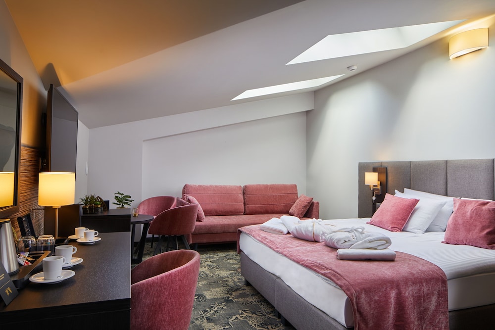 Hotel Estera — Hotel rooms in Krakow, Lesser Poland