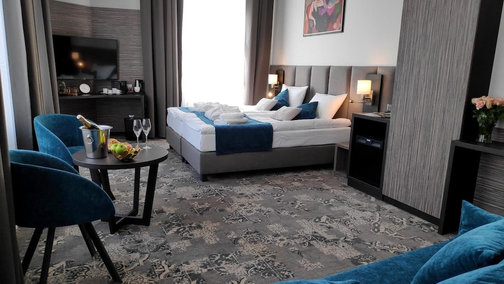 Hotel Estera — Hotel rooms in Krakow, Lesser Poland