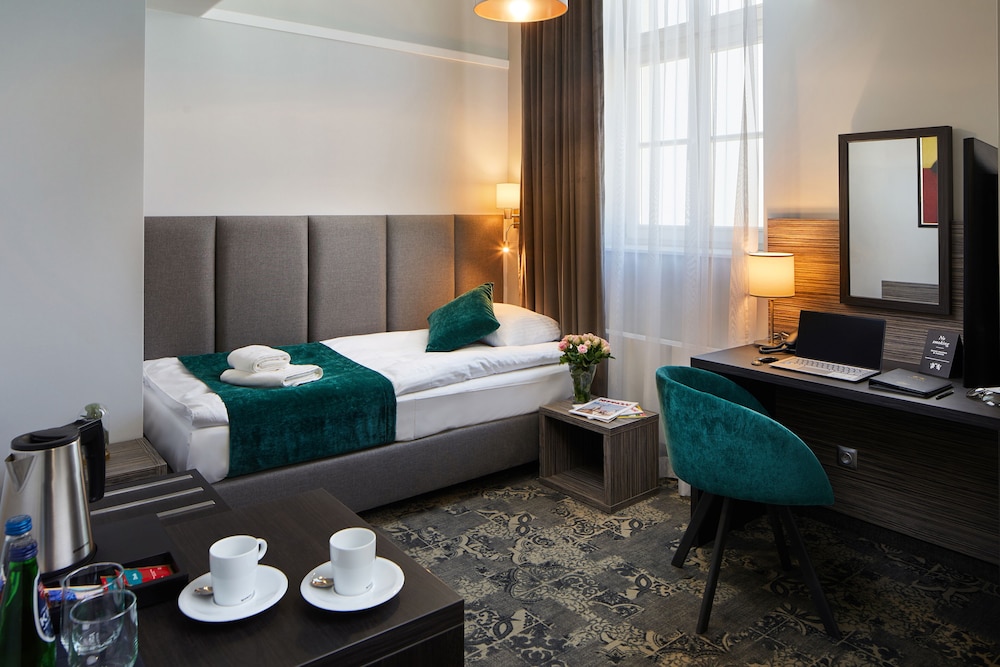 Hotel Estera — Hotel rooms in Krakow, Lesser Poland