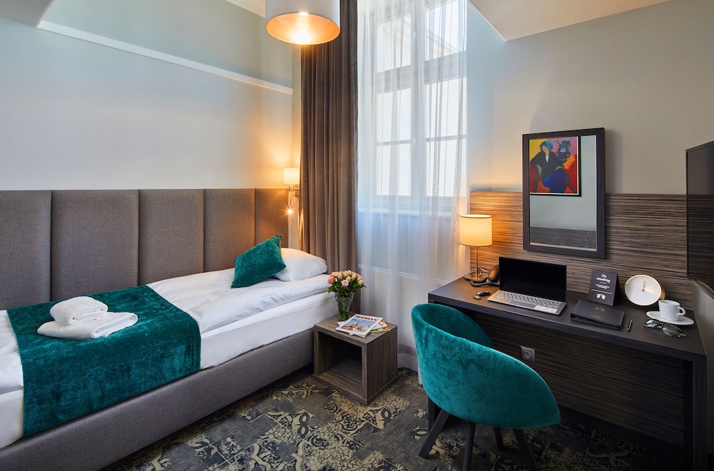 Hotel Estera — Hotel rooms in Krakow, Lesser Poland
