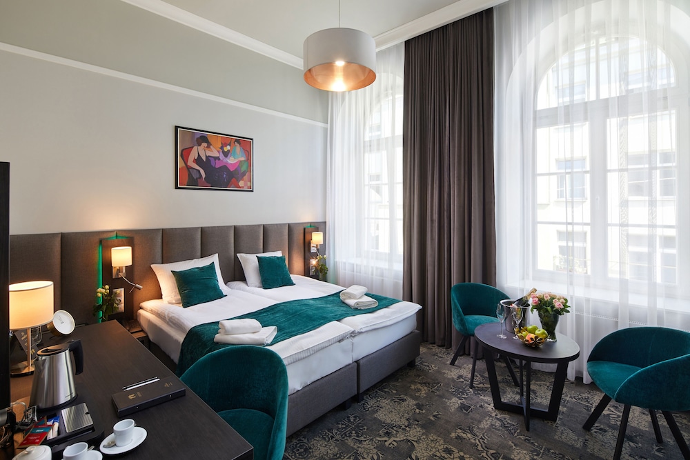 Hotel Estera — Hotel rooms in Krakow, Lesser Poland