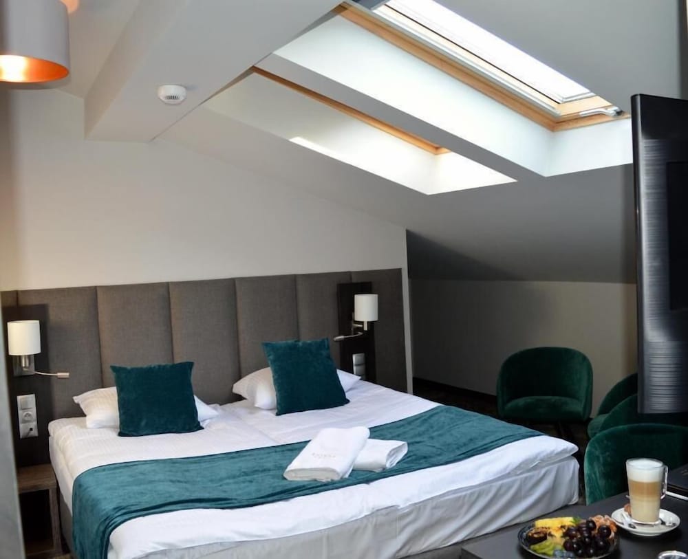 Hotel Estera — Hotel rooms in Krakow, Lesser Poland