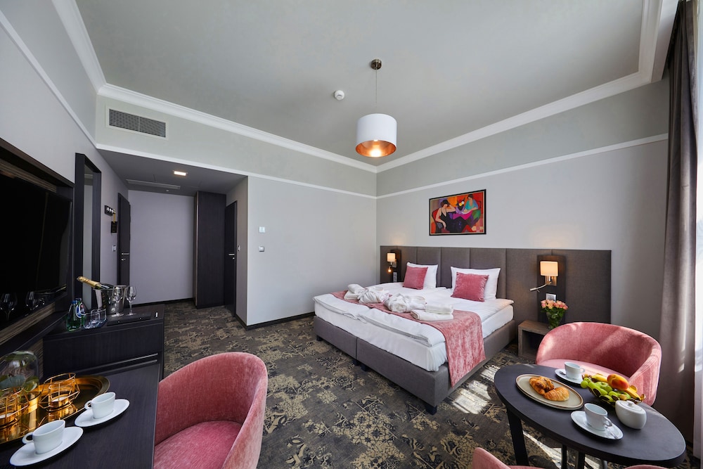 Hotel Estera — Hotel rooms in Krakow, Lesser Poland