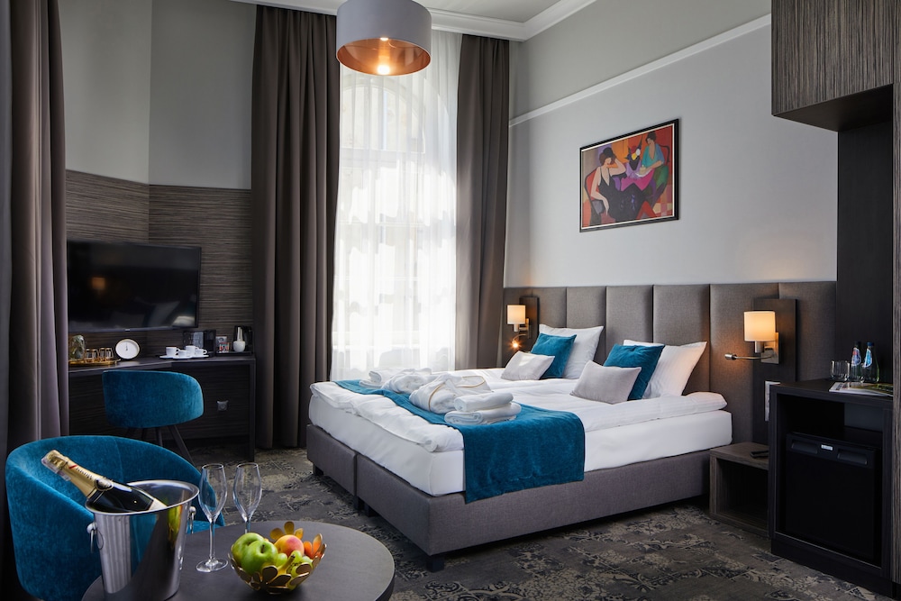 Hotel Estera — Hotel rooms in Krakow, Lesser Poland