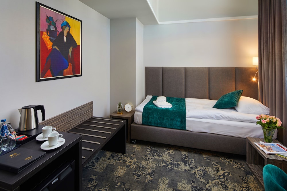 Hotel Estera — Hotel rooms in Krakow, Lesser Poland