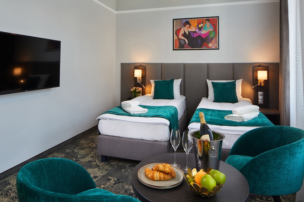 Hotel Estera — Hotel rooms in Krakow, Lesser Poland