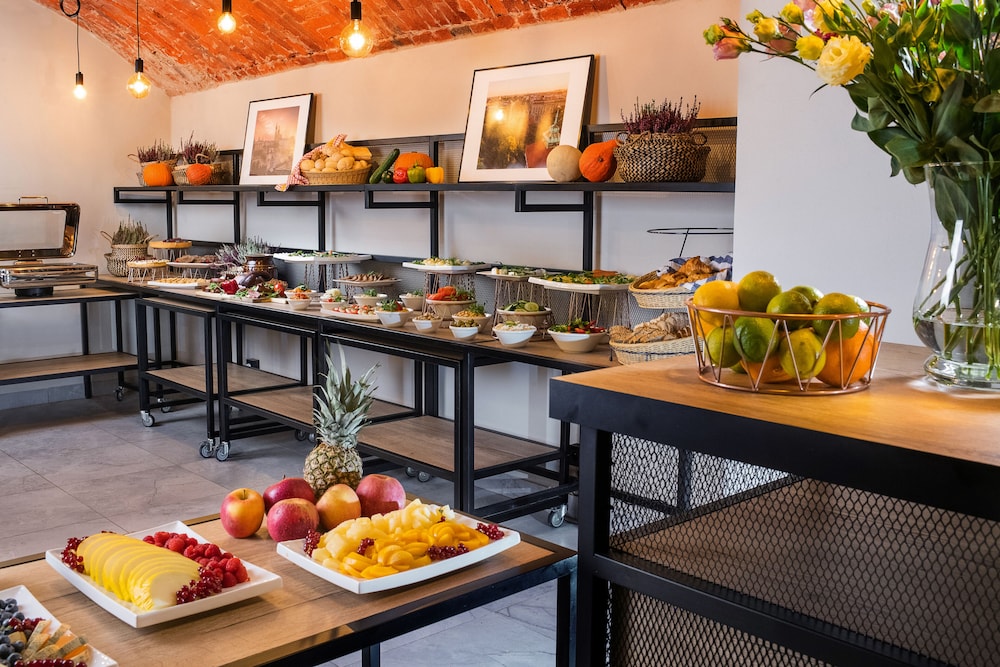 MR67 Mayera Rapaporta — Restaurant & bars in Krakow, Lesser Poland