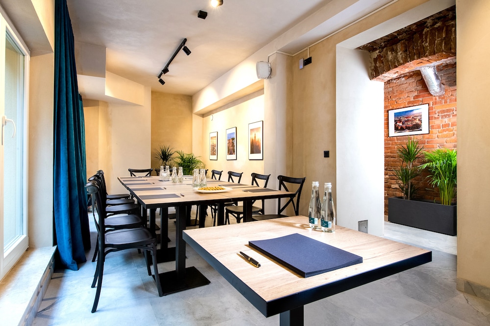 MR67 Mayera Rapaporta — Restaurant & bars in Krakow, Lesser Poland
