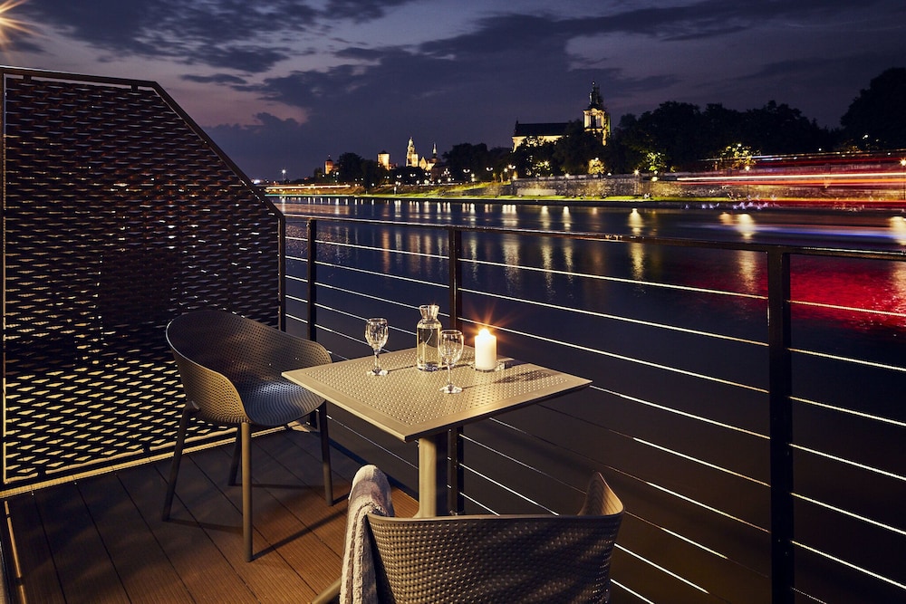 New Port Hotel — Restaurant & bars in Krakow, Lesser Poland