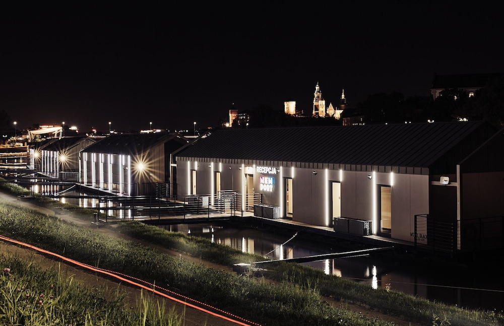 New Port Hotel — Hotel building in Krakow, Lesser Poland