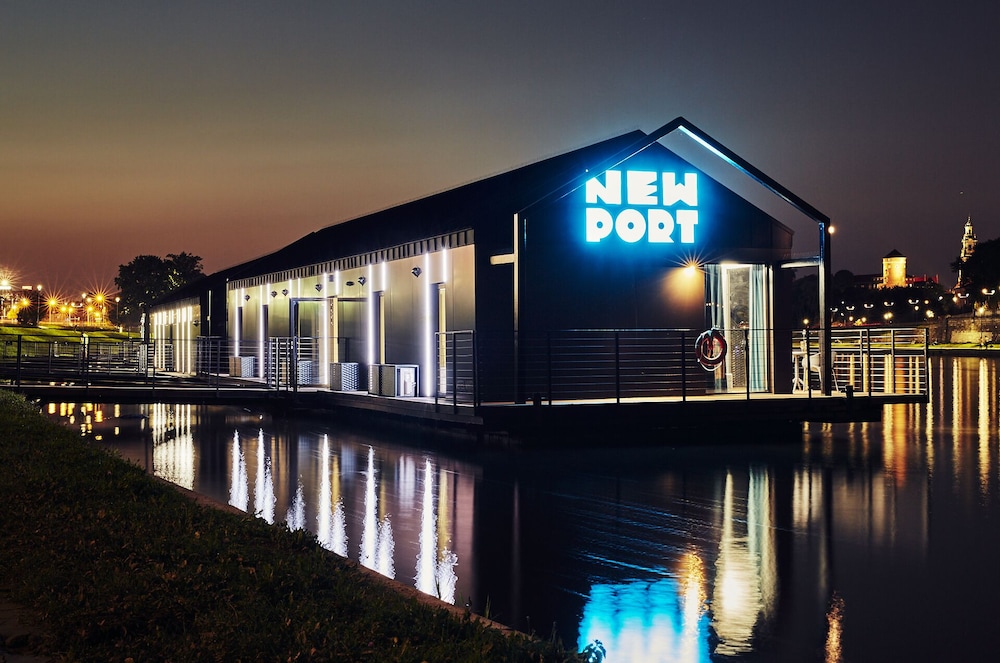 New Port Hotel — Hotel building in Krakow, Lesser Poland