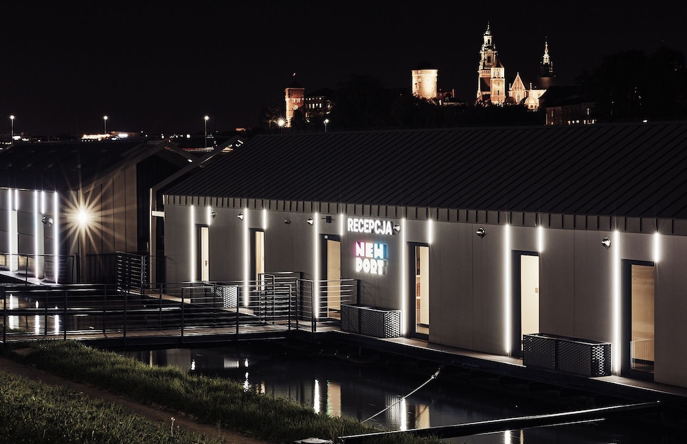 New Port Hotel — Hotel building in Krakow, Lesser Poland