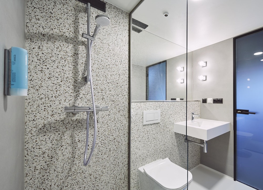 New Port Hotel — Hotel rooms in Krakow, Lesser Poland
