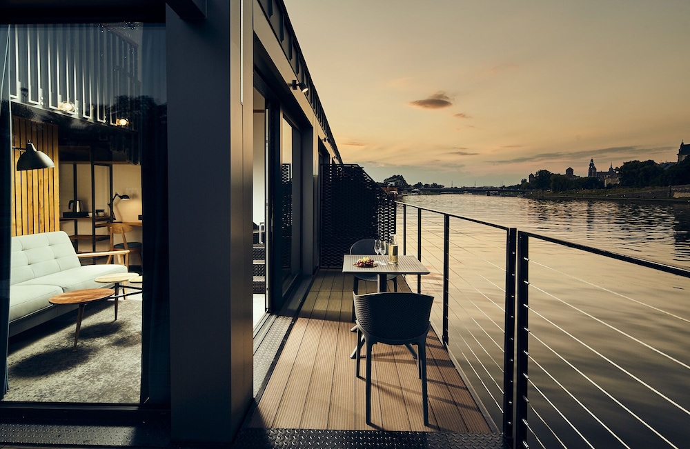 New Port Hotel — Main photo in Krakow, Lesser Poland