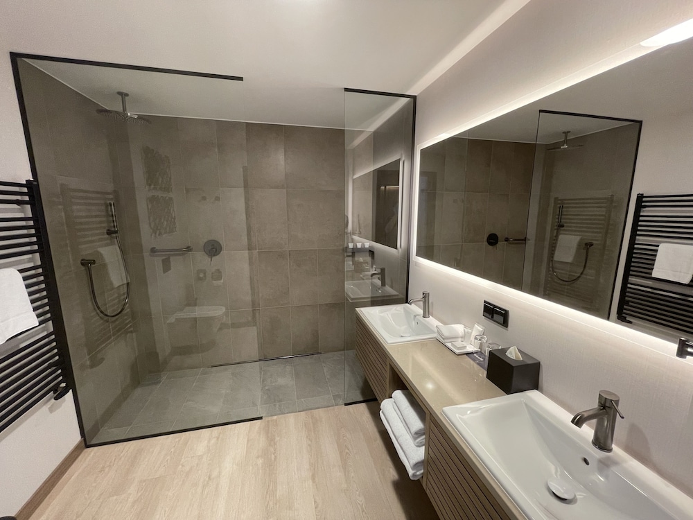 AC Hotel by Marriott Krakow — Hotel rooms in Krakow, Lesser Poland
