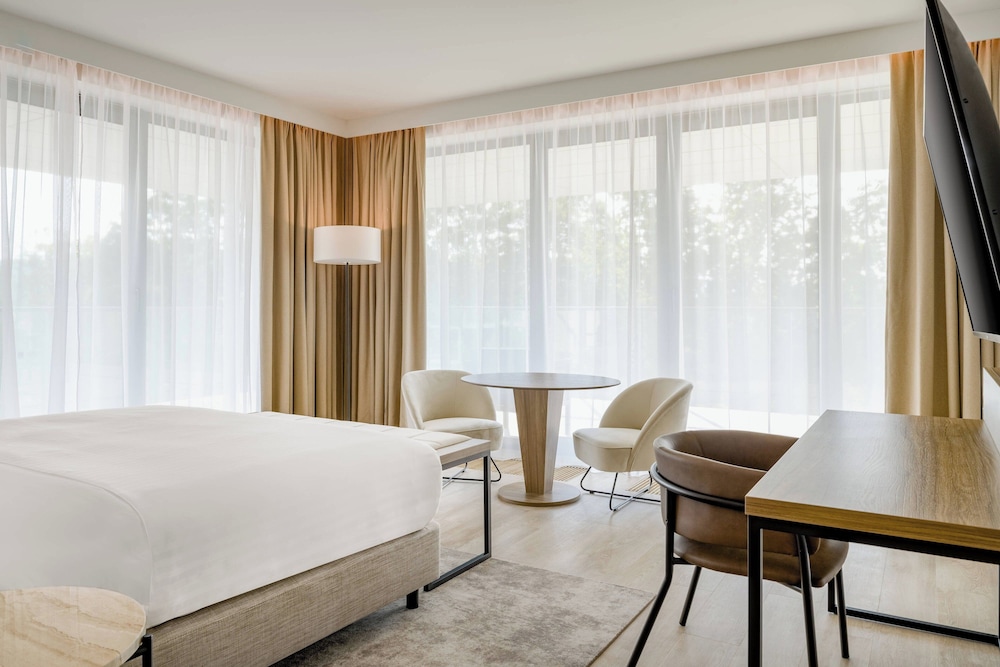 AC Hotel by Marriott Krakow — Hotel rooms in Krakow, Lesser Poland
