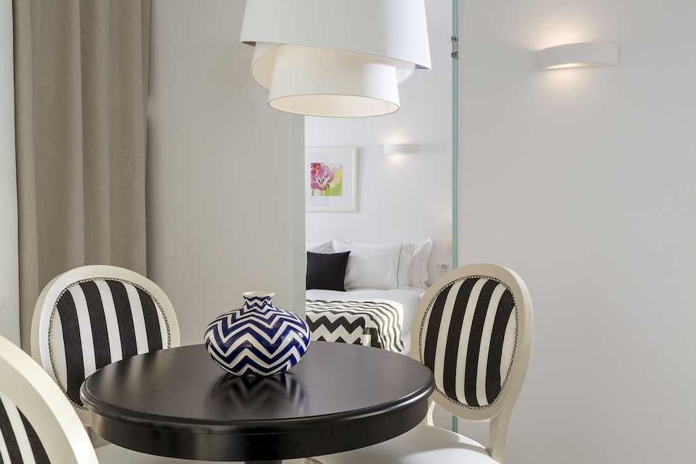 Colours of Mykonos — Hotel rooms in Ornos, South Aegean
