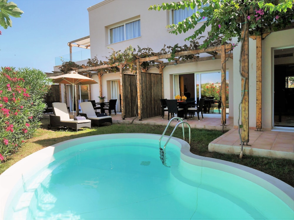 Out Of The Blue All Inclusive Resort & Spa — Swimming pool in Lygaria