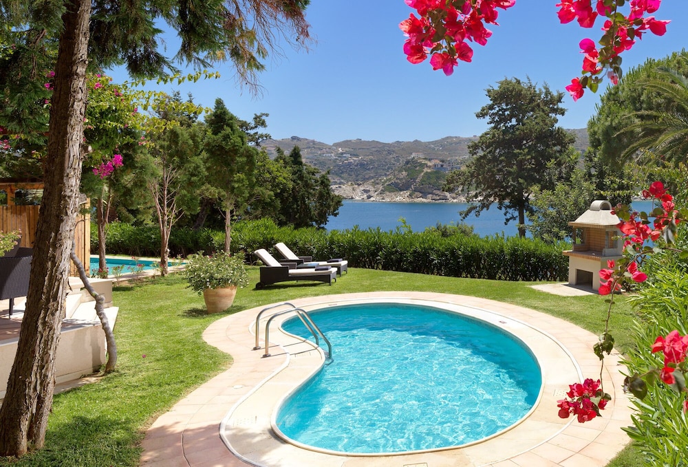 Out Of The Blue All Inclusive Resort & Spa — Swimming pool in Lygaria