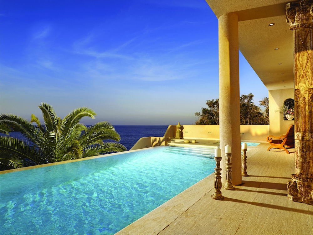 Out Of The Blue All Inclusive Resort & Spa — Swimming pool in Lygaria