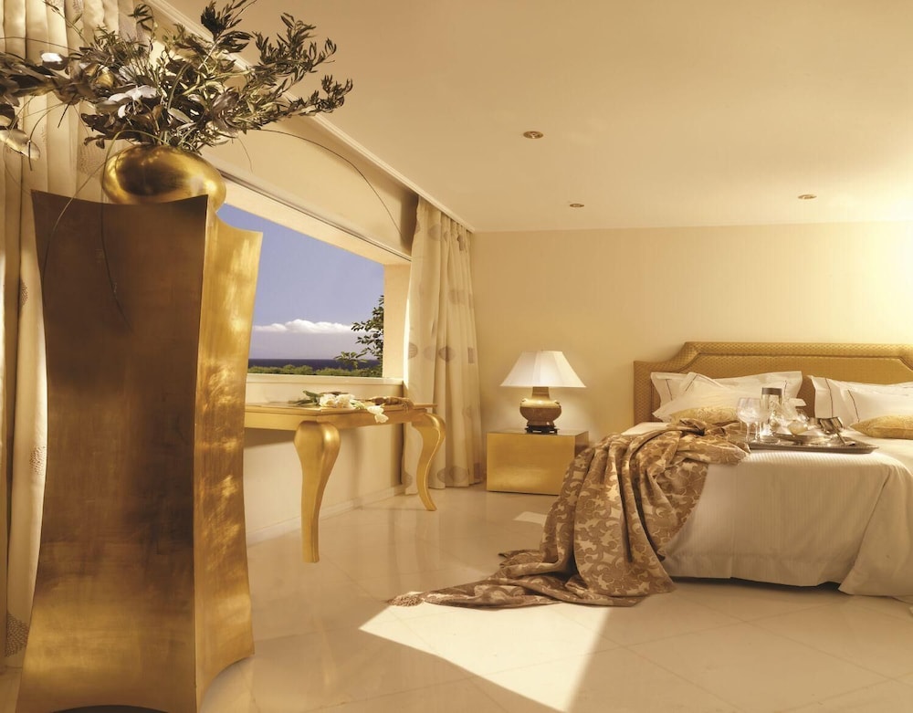 Out Of The Blue All Inclusive Resort & Spa — Hotel rooms in Lygaria