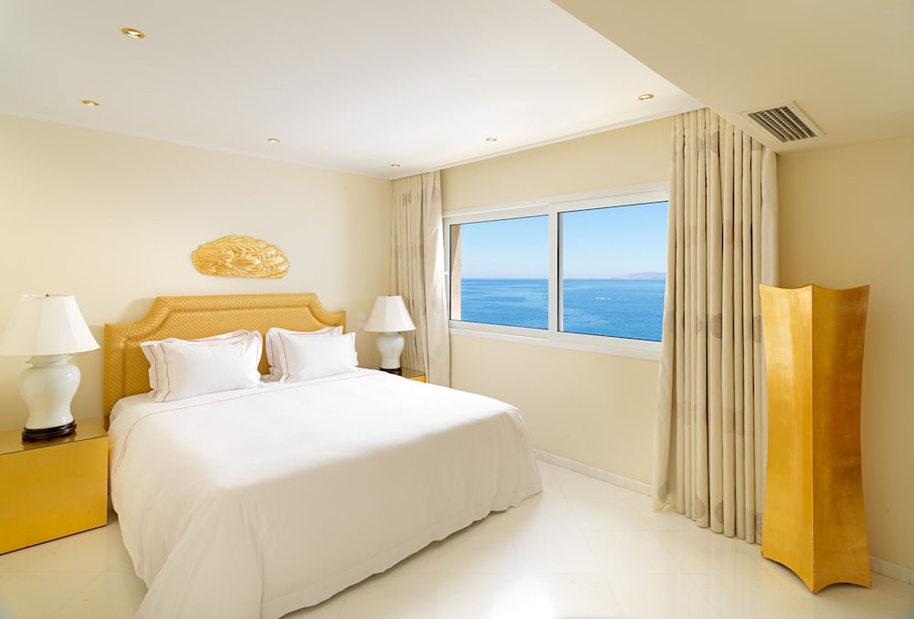 Out Of The Blue All Inclusive Resort & Spa — Hotel rooms in Lygaria