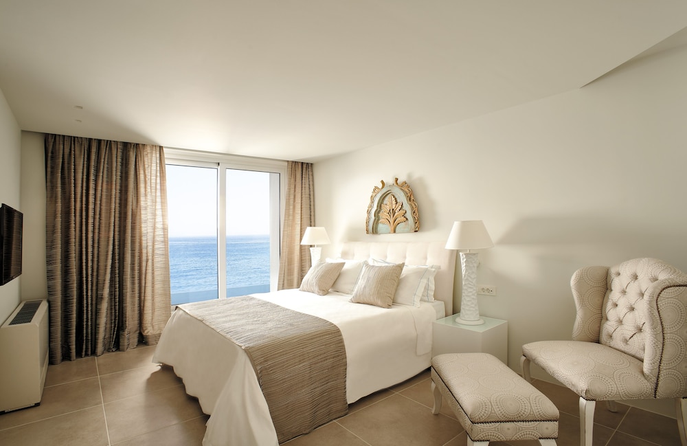 Out Of The Blue All Inclusive Resort & Spa — Hotel rooms in Lygaria