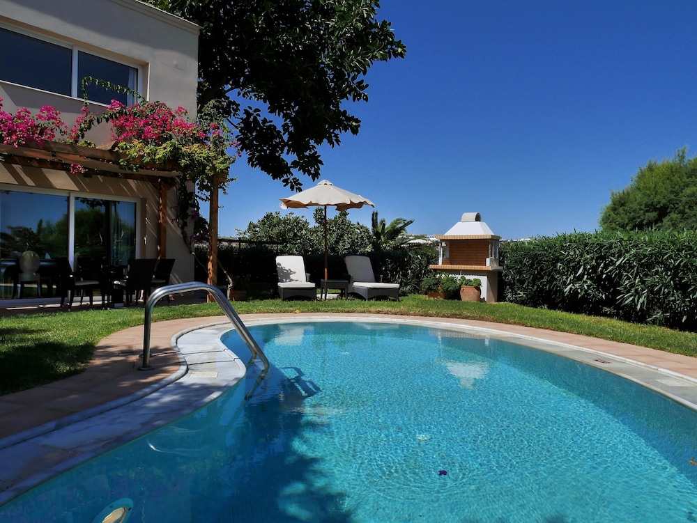 Out Of The Blue All Inclusive Resort & Spa — Swimming pool in Lygaria