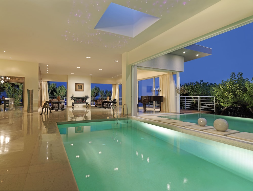 Out Of The Blue All Inclusive Resort & Spa — Swimming pool in Lygaria