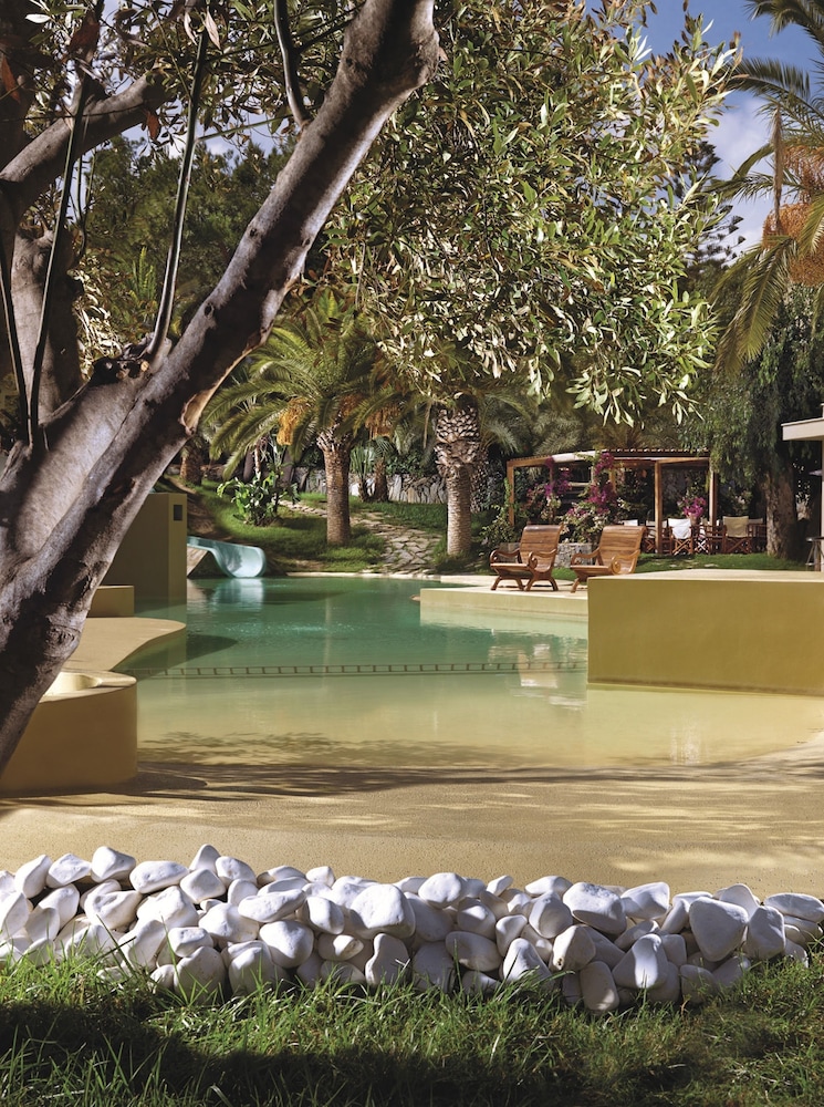 Out Of The Blue All Inclusive Resort & Spa — Swimming pool in Lygaria