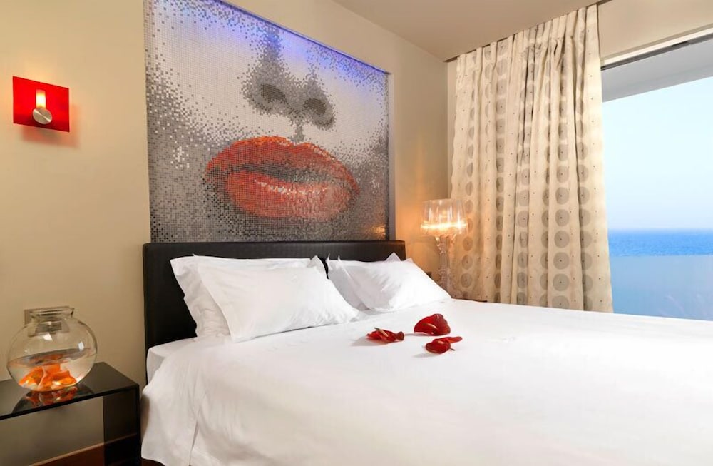 Out Of The Blue All Inclusive Resort & Spa — Hotel rooms in Lygaria