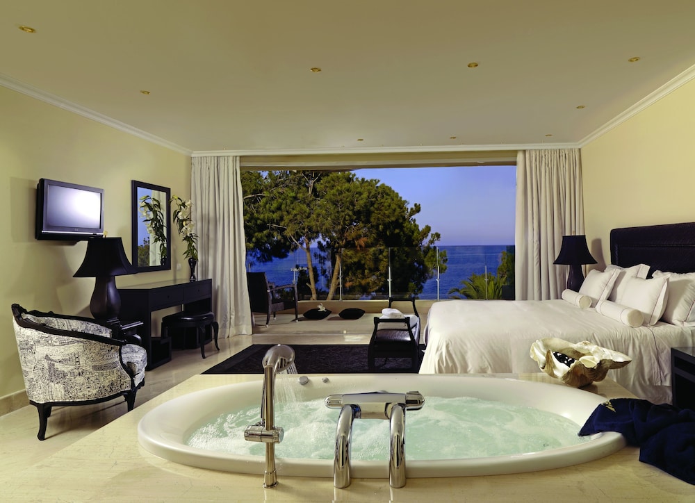 Out Of The Blue All Inclusive Resort & Spa — Hotel rooms in Lygaria