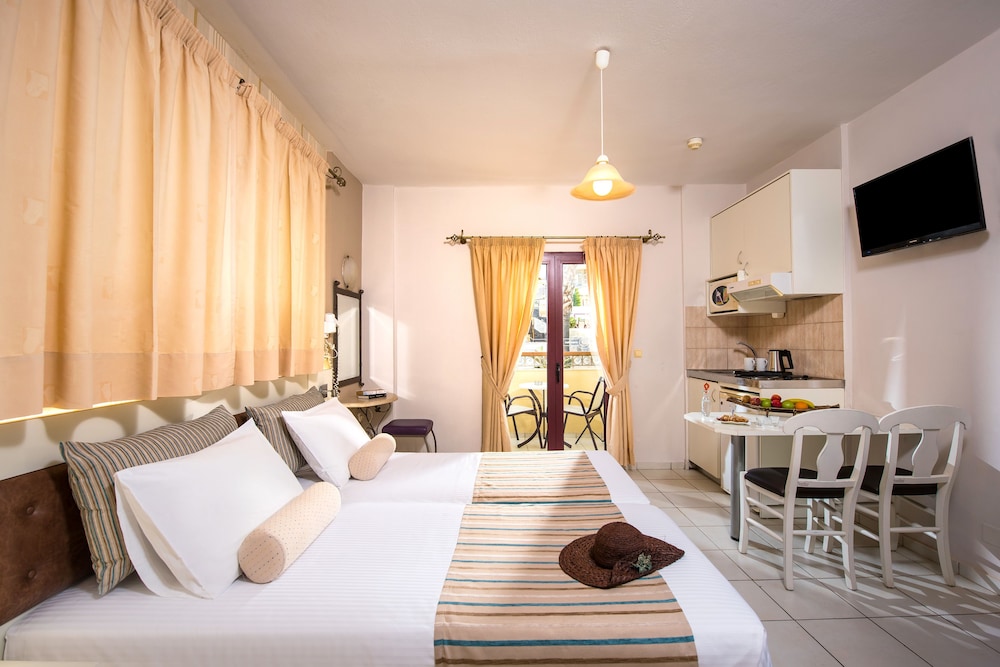 Bella Elena — Hotel rooms in Malia
