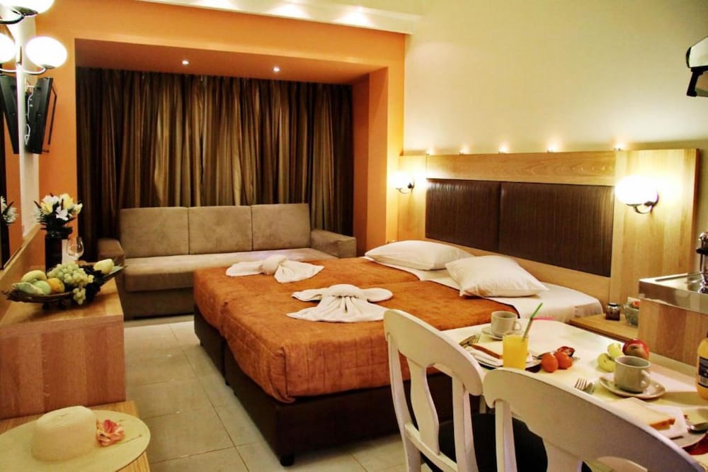 Bella Elena — Hotel rooms in Malia