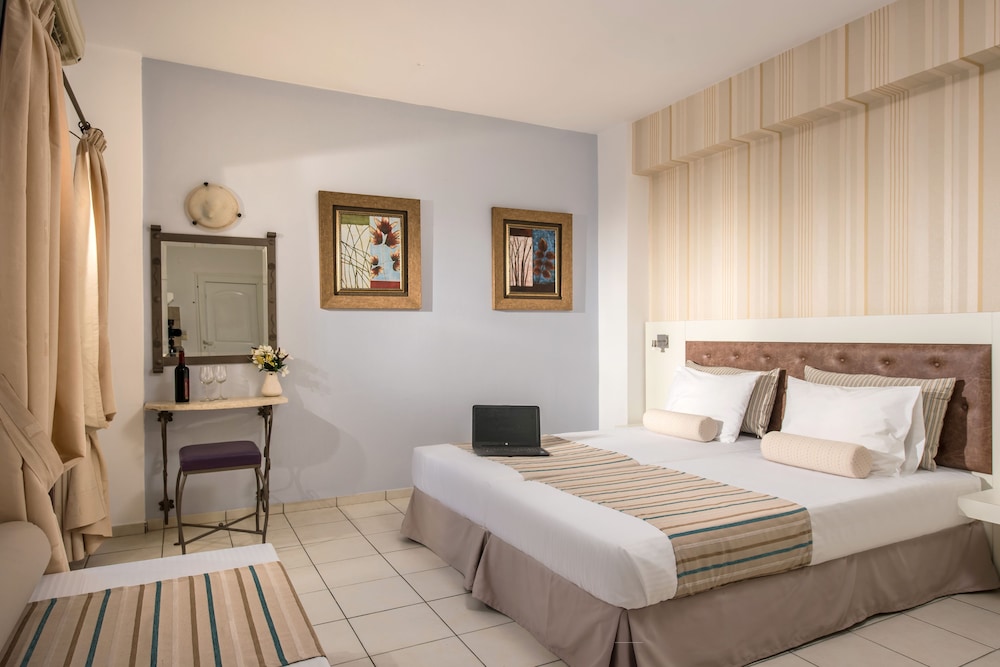 Bella Elena — Hotel rooms in Malia