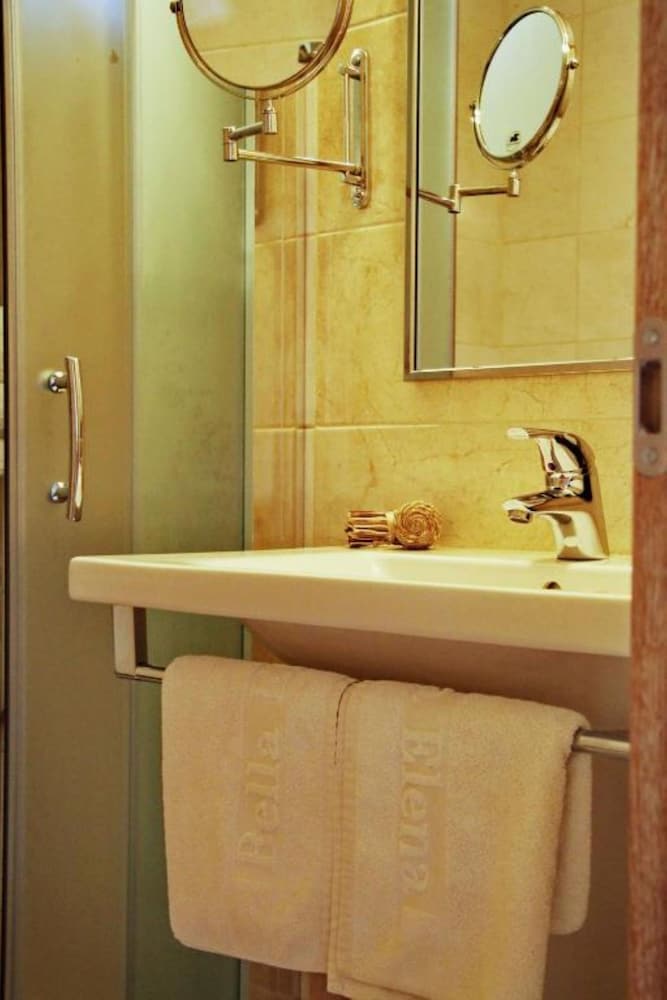 Bella Elena — Hotel rooms in Malia